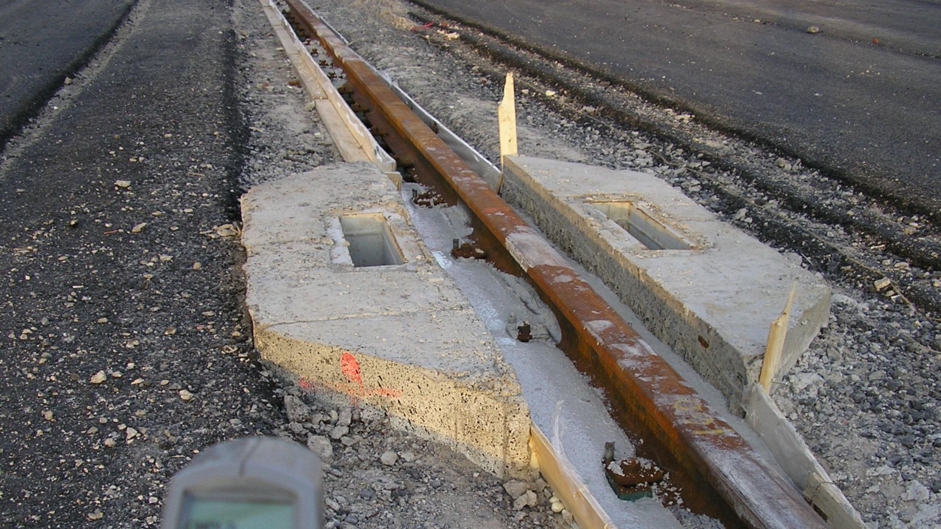 Metal rods protruding from piling at edge of marina : r/whatisthisthing