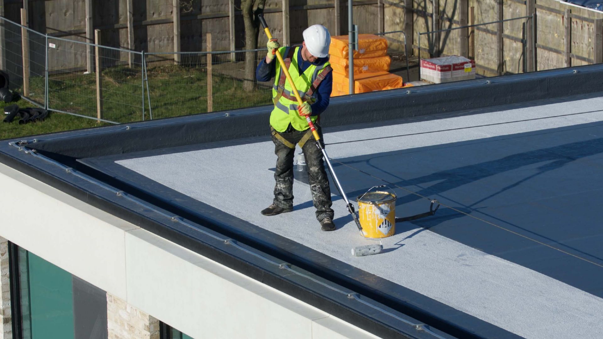 Liquid rubber flat roofing system for new flat roofs or roof repairs 