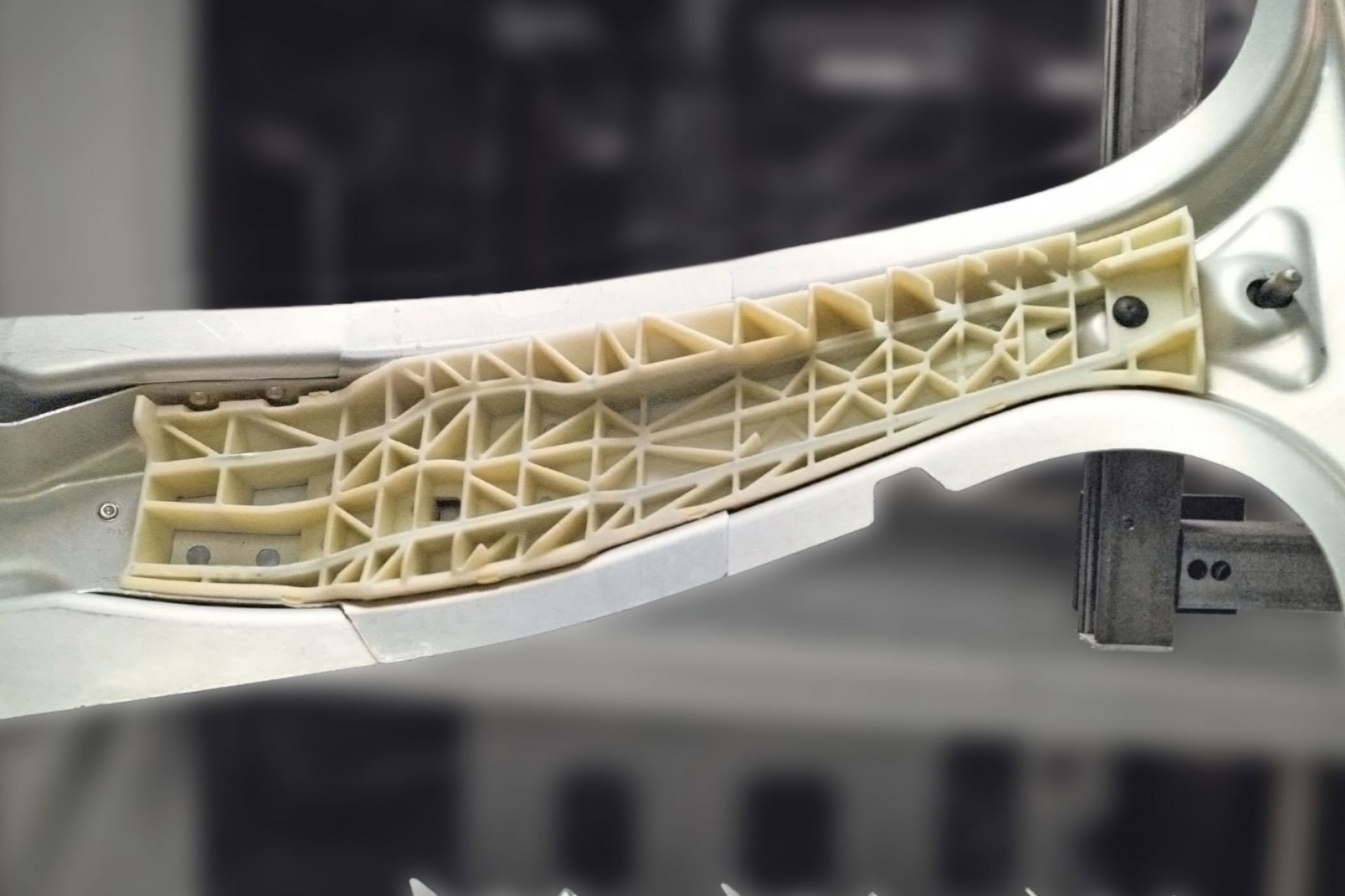 结构插入增强器B柱式碰撞性能