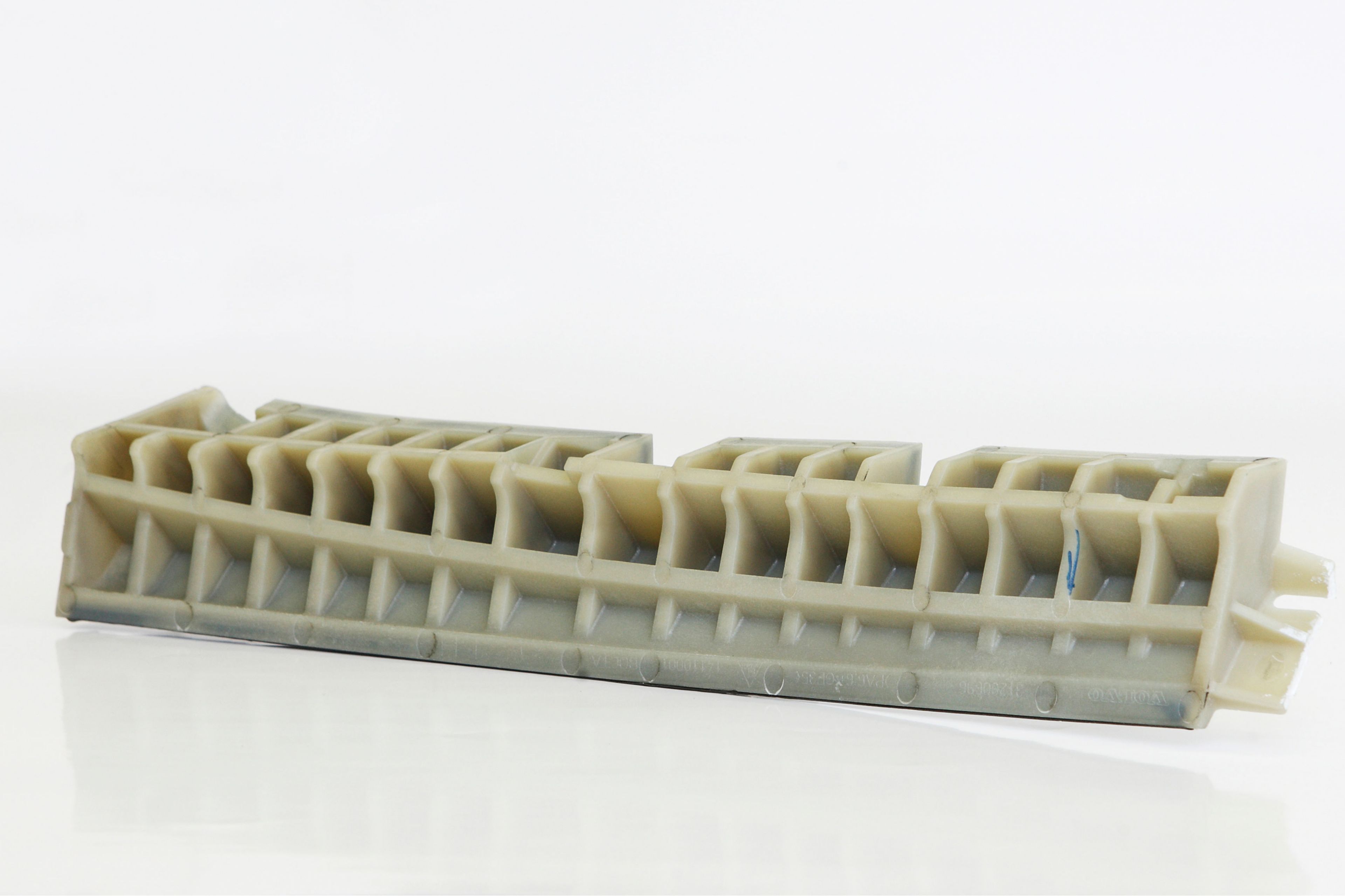 结构性插入钢筋申请在A柱中碰撞应用