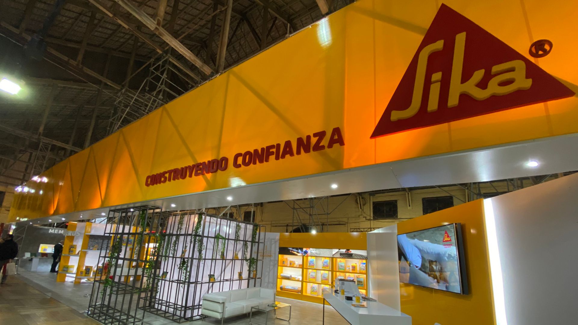 Vista lateral del Stand Sika de la Feria de la Construcción 2022