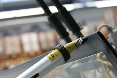 胶水在火车的玻璃窗中的应用