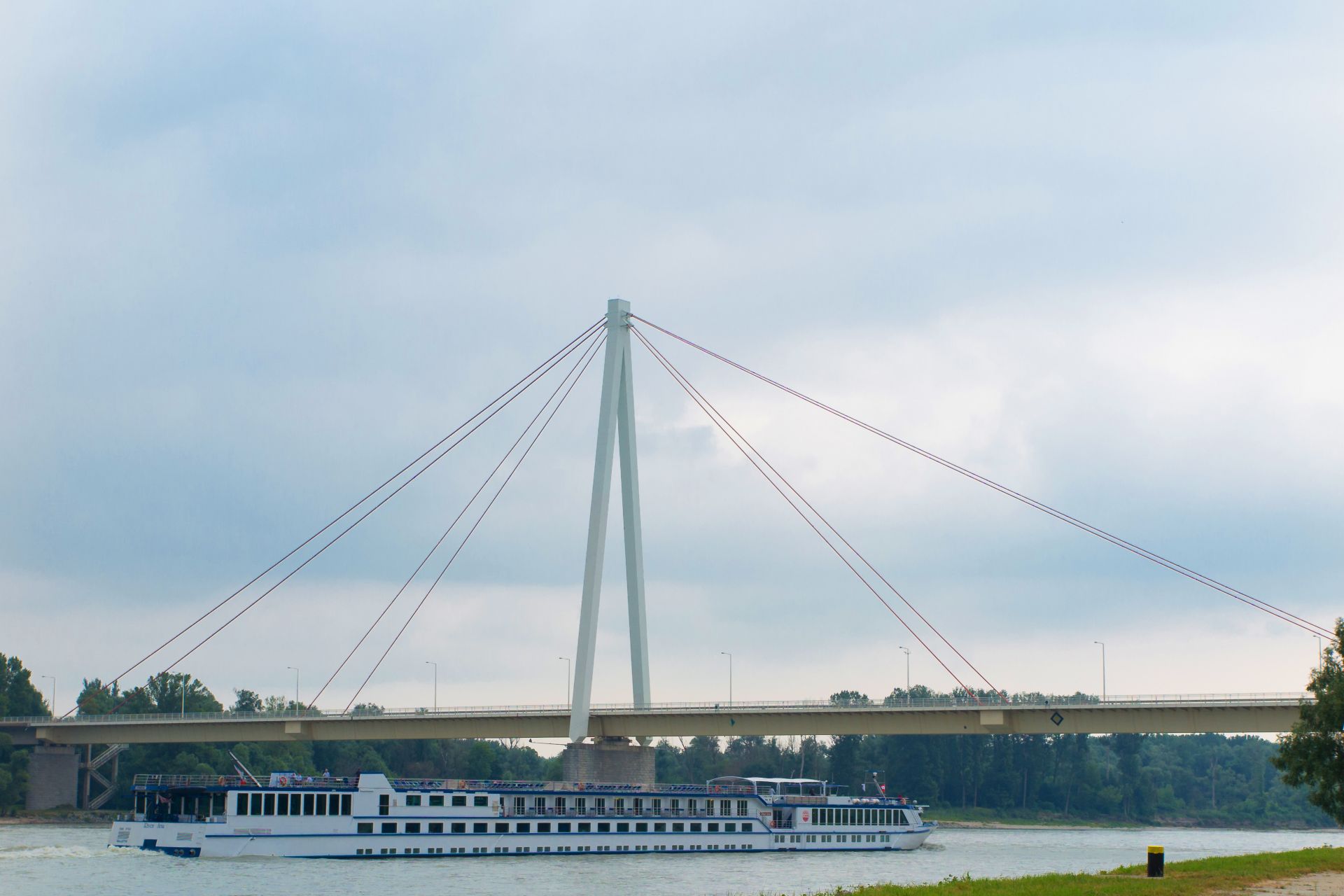 Andreas-Maurer-Brücke Hainburg mit einer Spannweite von 228 m