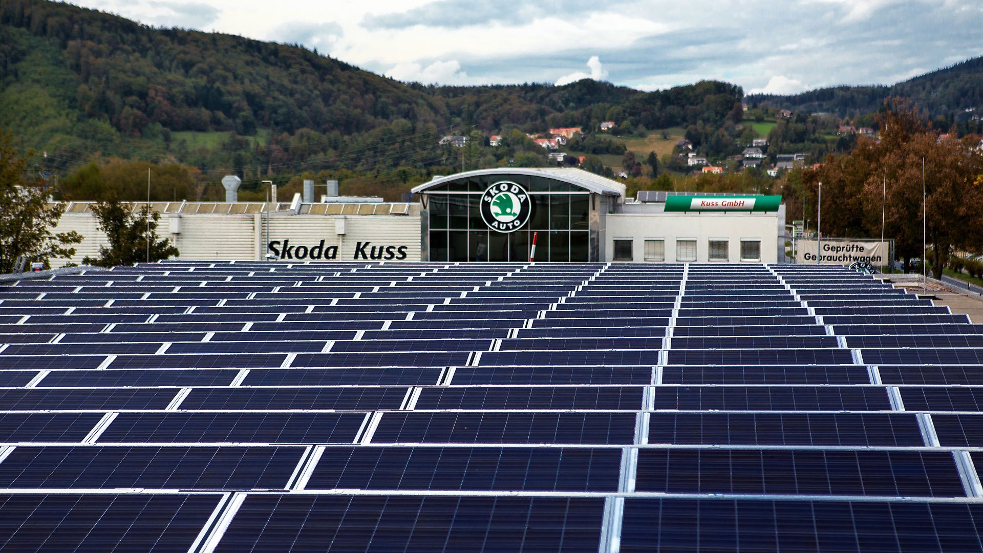 Autohaus Kuss Graz Blick über die Solaranlage