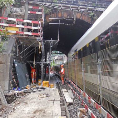Verfestigen von Steingewölbe in Eisenbahntunnel