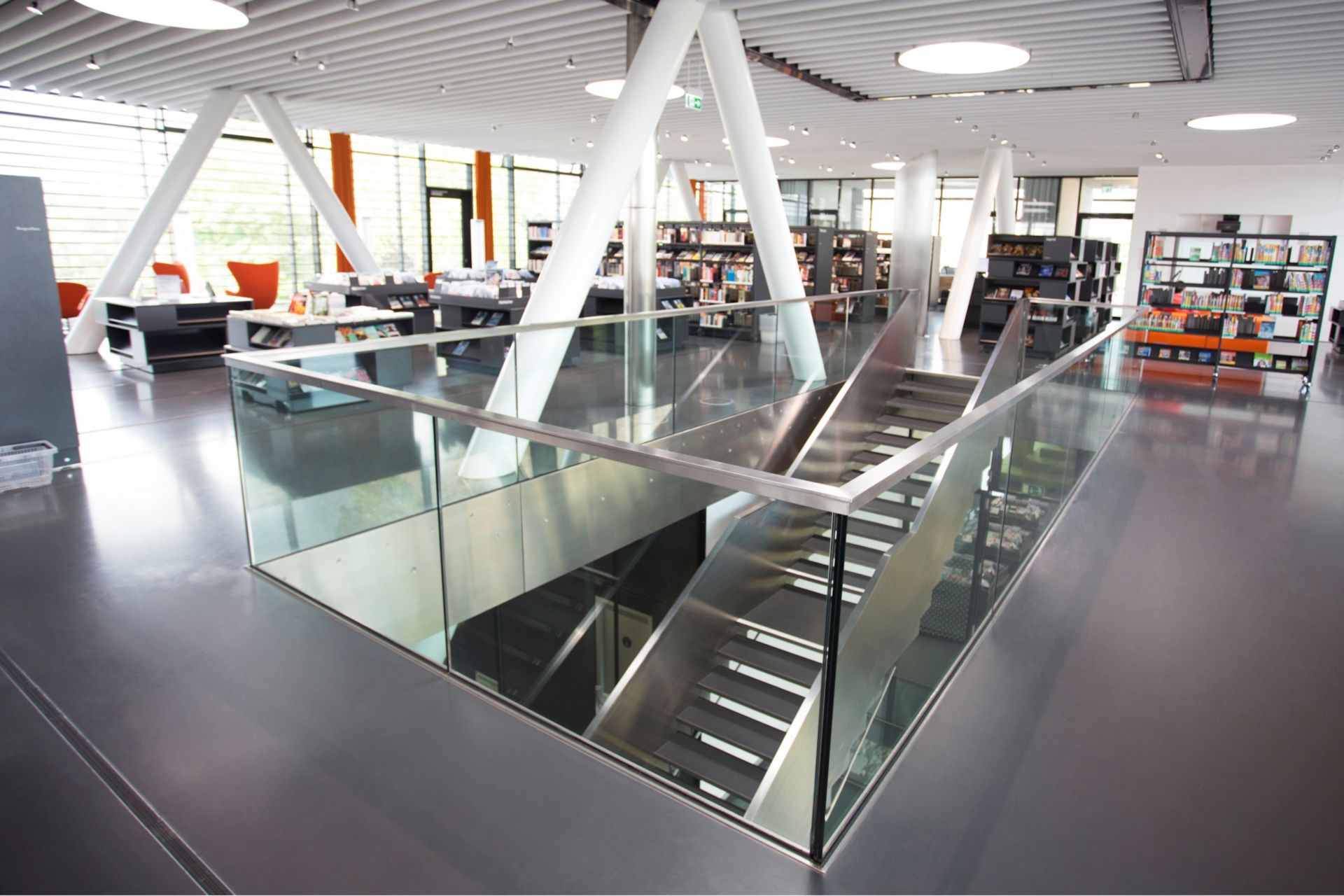 Flooring: Bibliothek Bad Vilbe