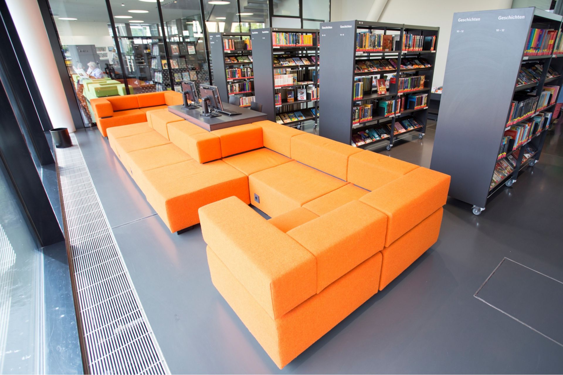 Flooring: Bibliothek Bad Vilbe