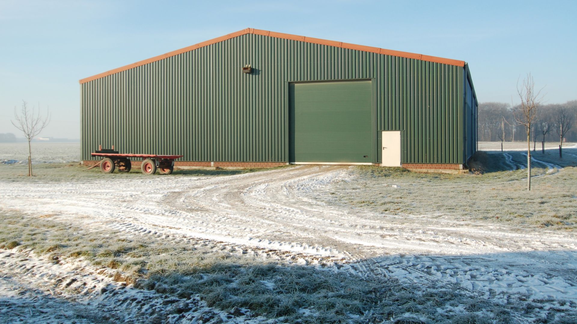 Metal made warehouse for rural purposes; seen in Willich near Duesseldorf.