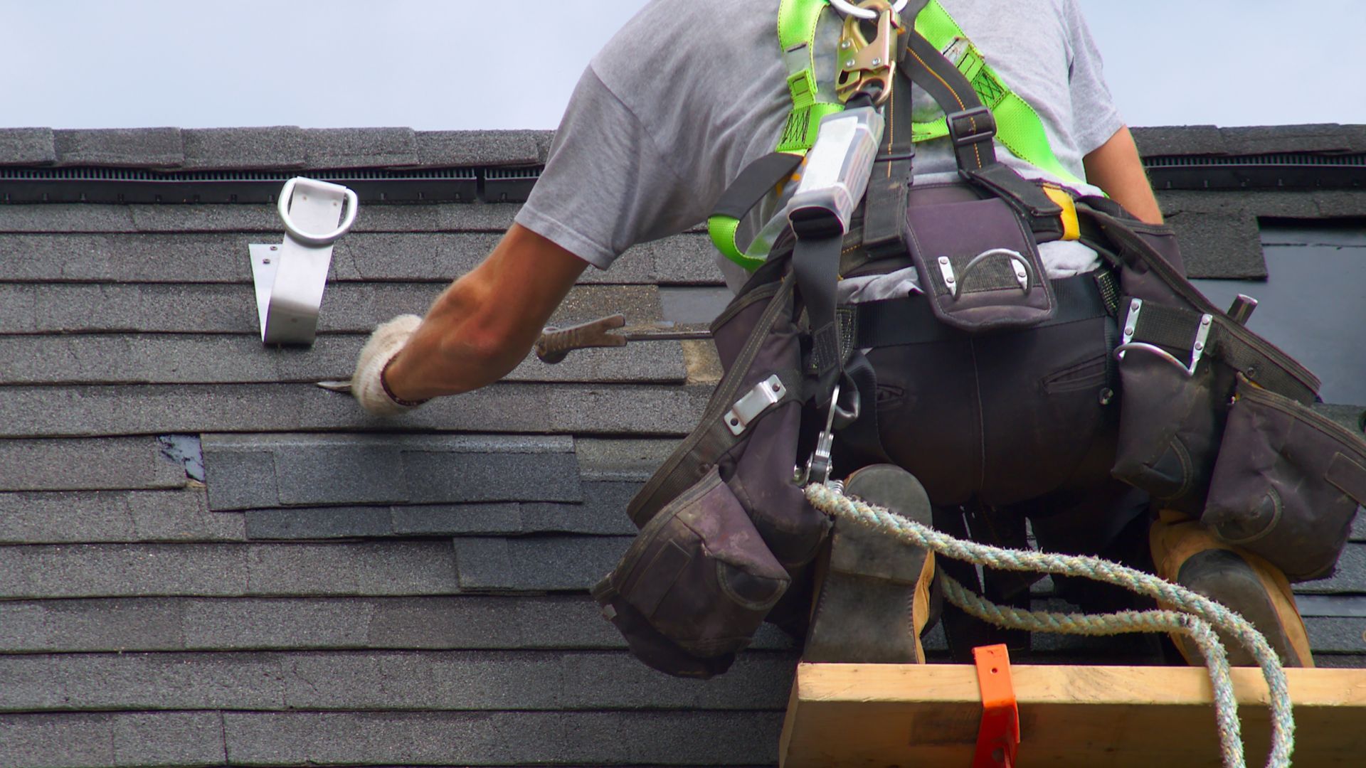 maintenance de toiture avec les produits hydrofuges et protecteurs 