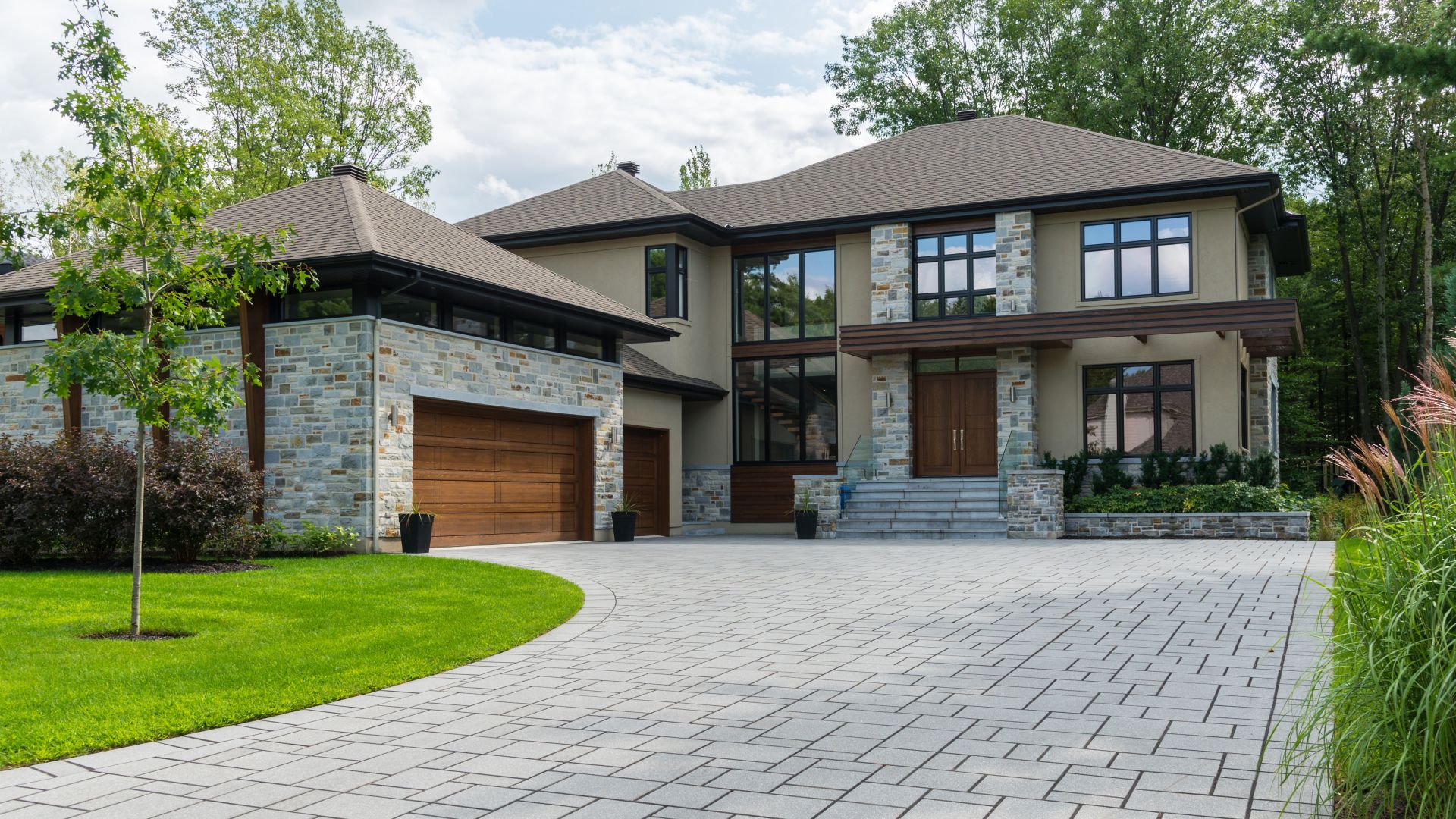 House, Residential Building, Model Home, Garage, Front Yard