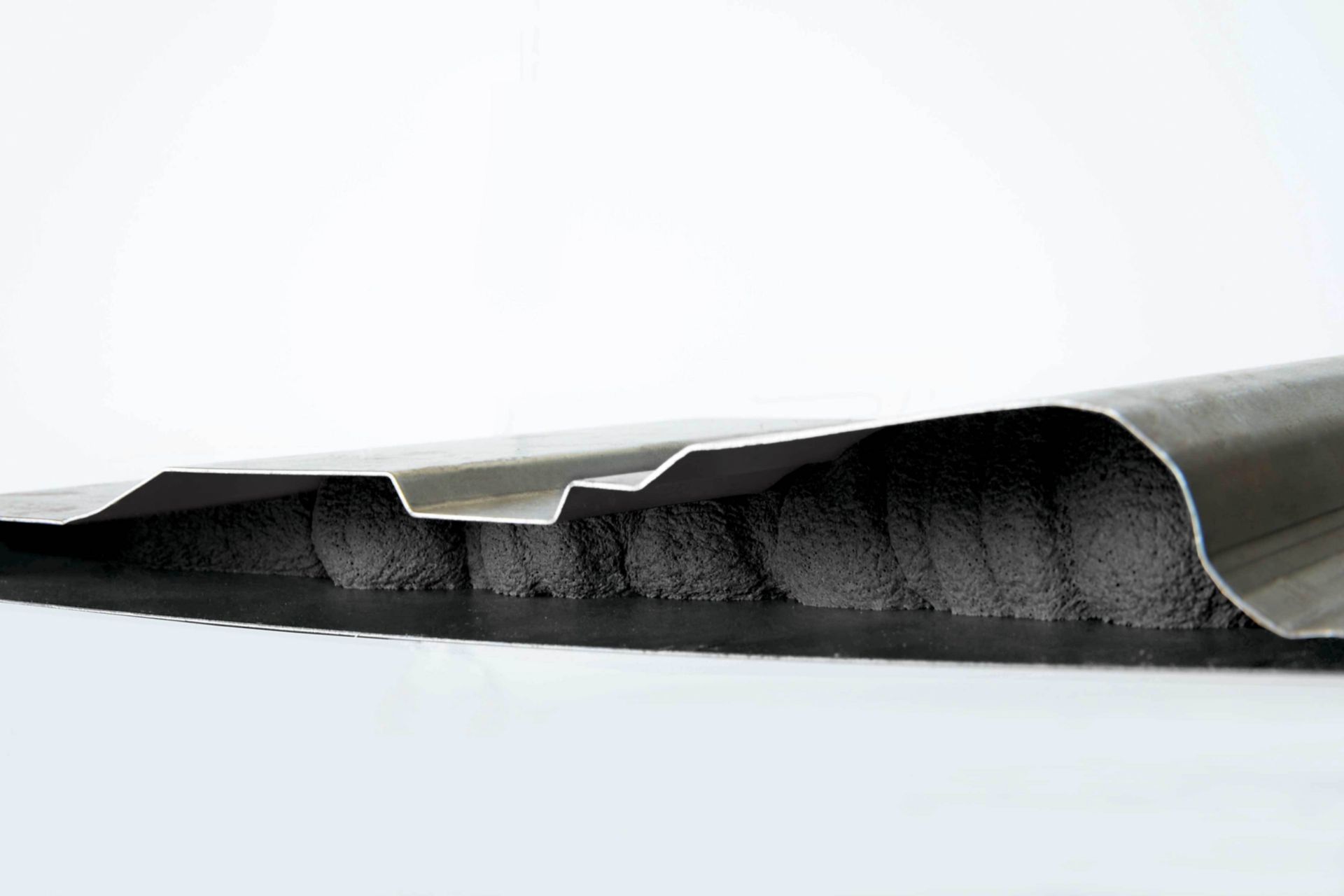 在车身腔中加热膨胀席卡塞