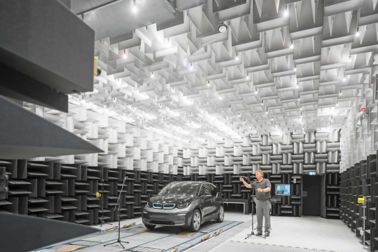 半暗室底盘测功机的车辆声学测试