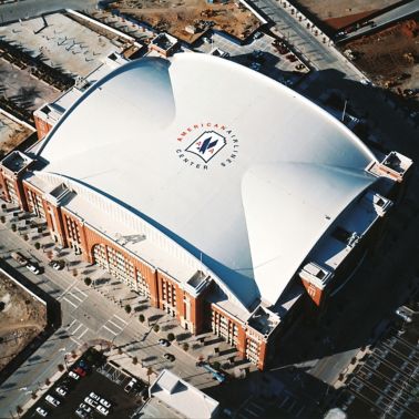 Sika Roof图形在美国达拉斯的美国航空中心应用