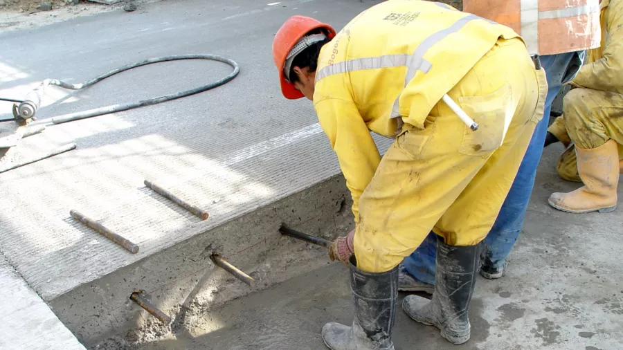 Химическая анкеровка Sika в бетонном основании