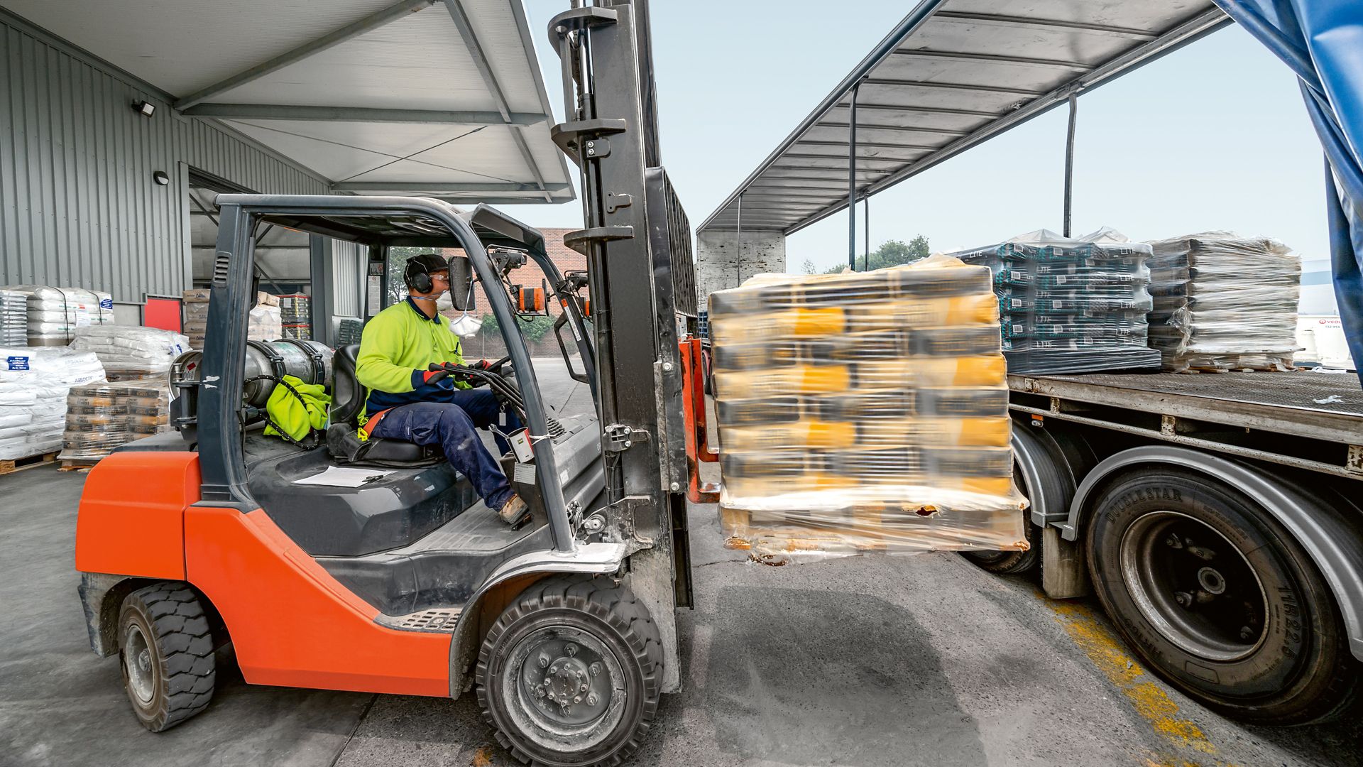Thanks to optimized logistics, Sika products are always precisely where the customers need them to be,