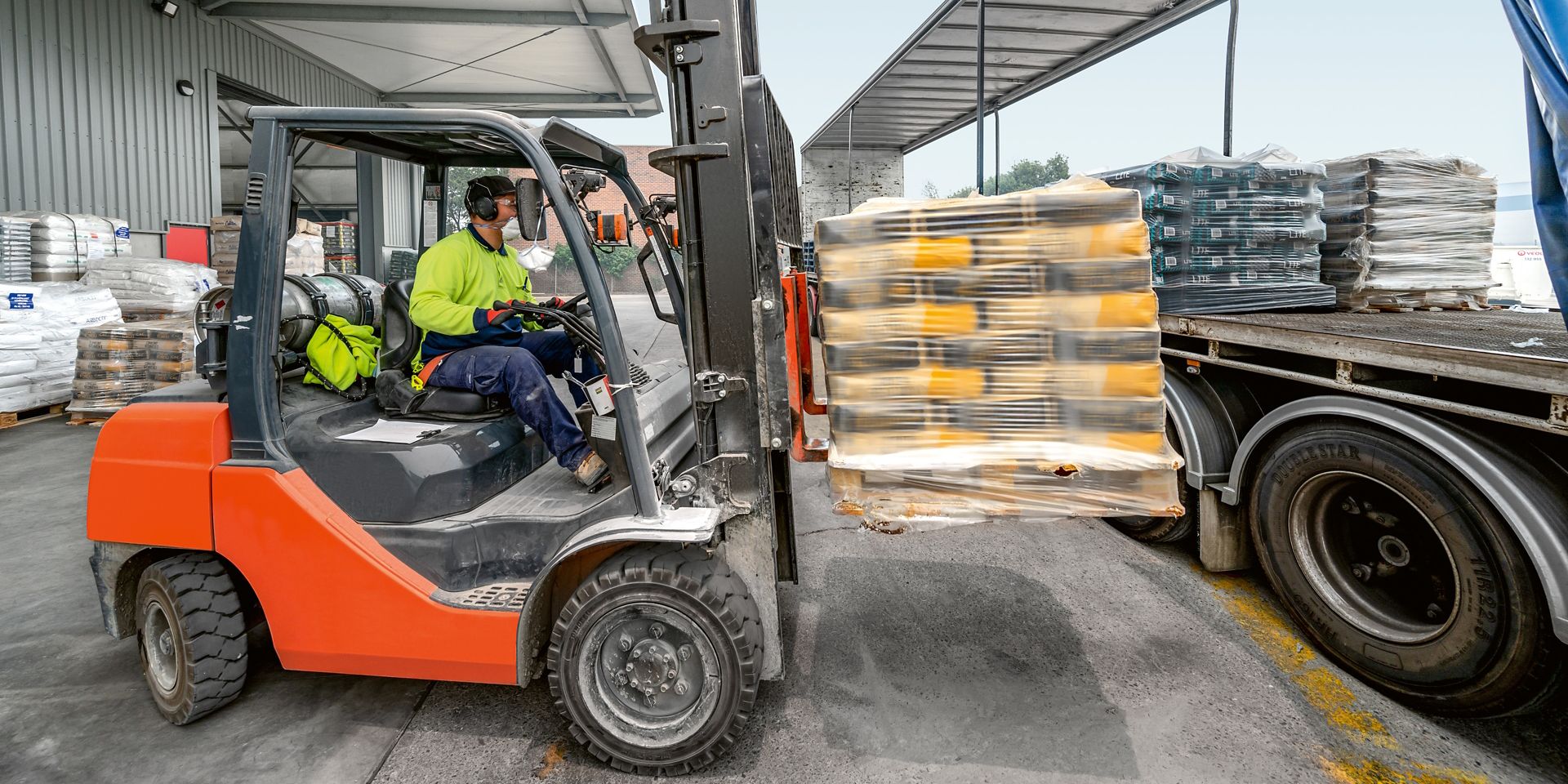 Thanks to optimized logistics, Sika products are always precisely where the customers need them to be,
