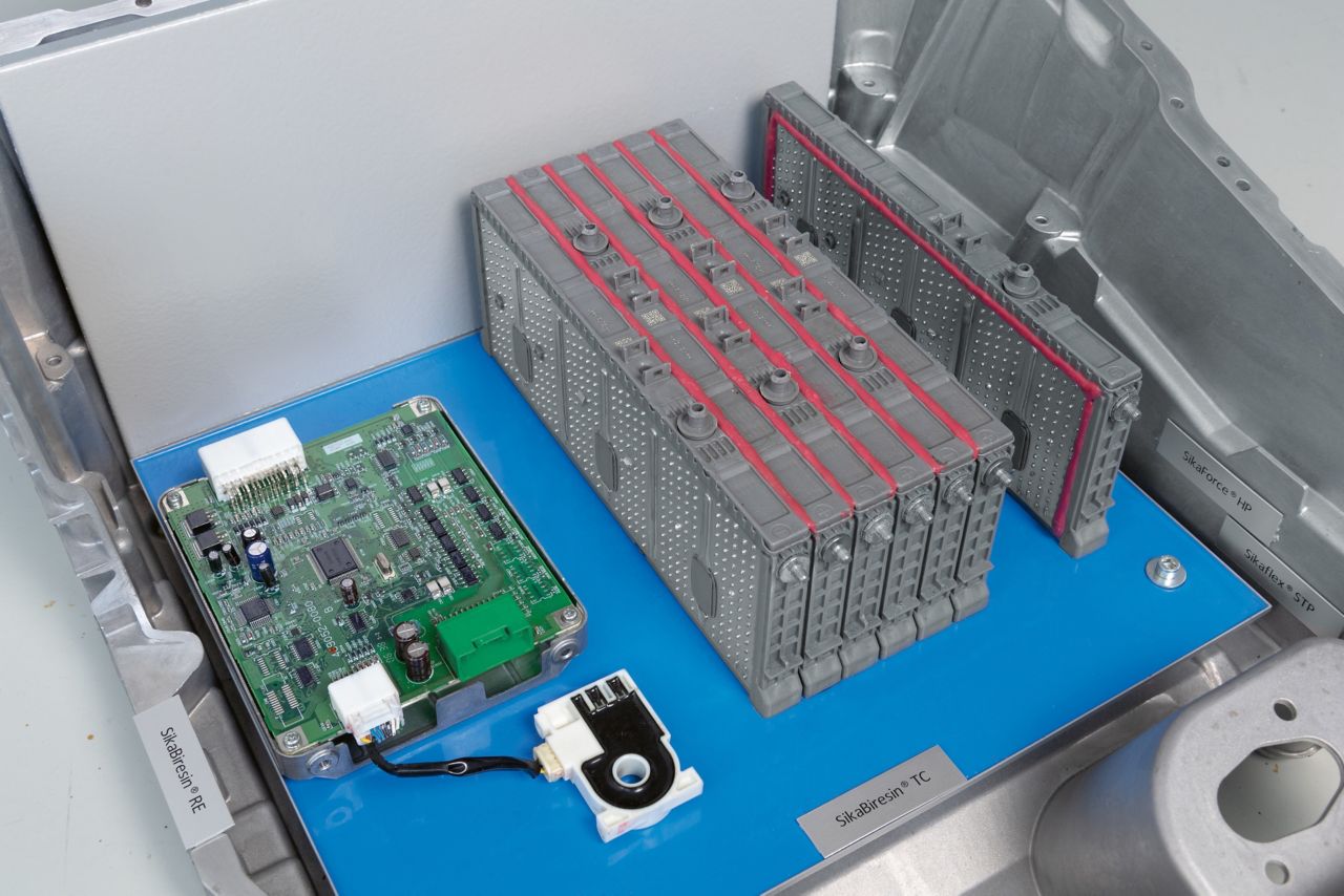 我的朋友für Elektroautos steigen，他们Wärmemanagement kommt dabeine zentrale Bedeutung zu。Mit wärmeleitfähigen Füll-和Klebstoffen verfügt Sika über死passende Lösung。
