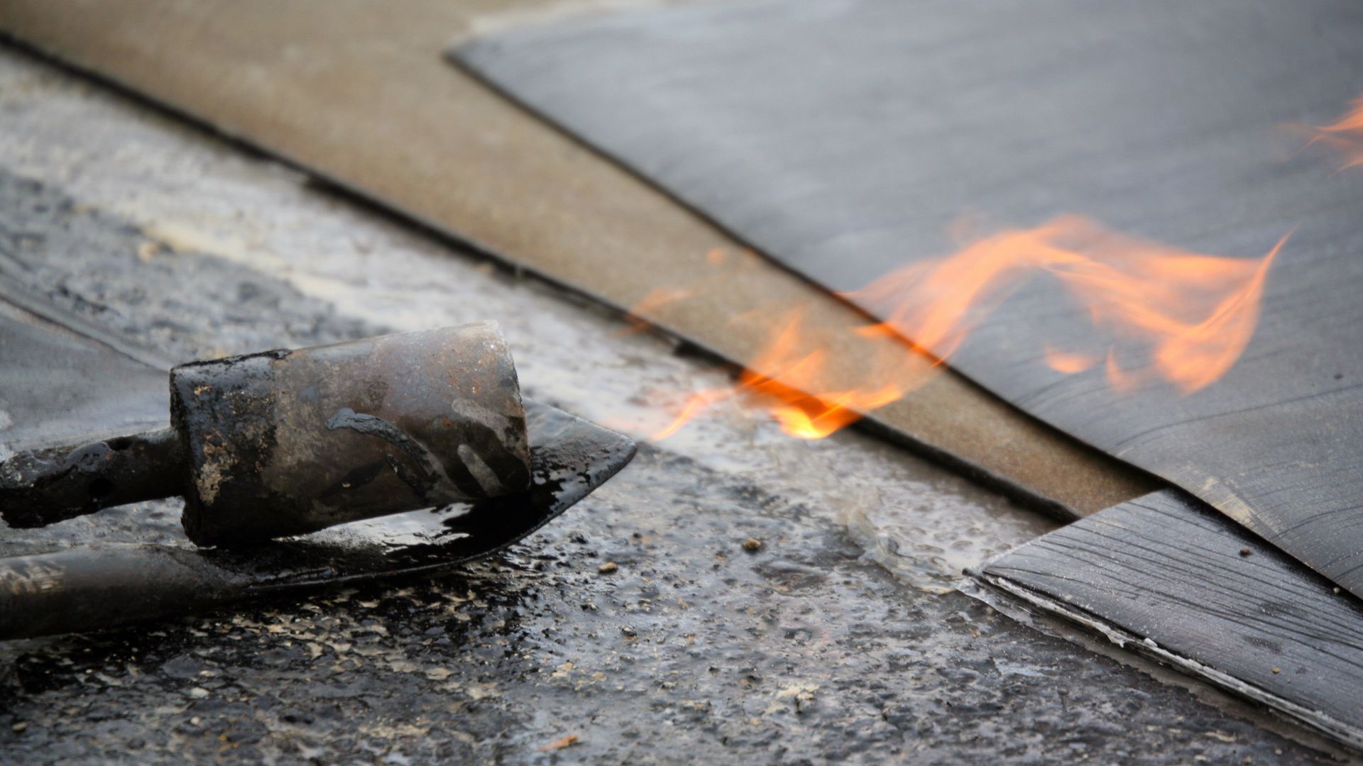 Bituminous waterproofing membrane torching