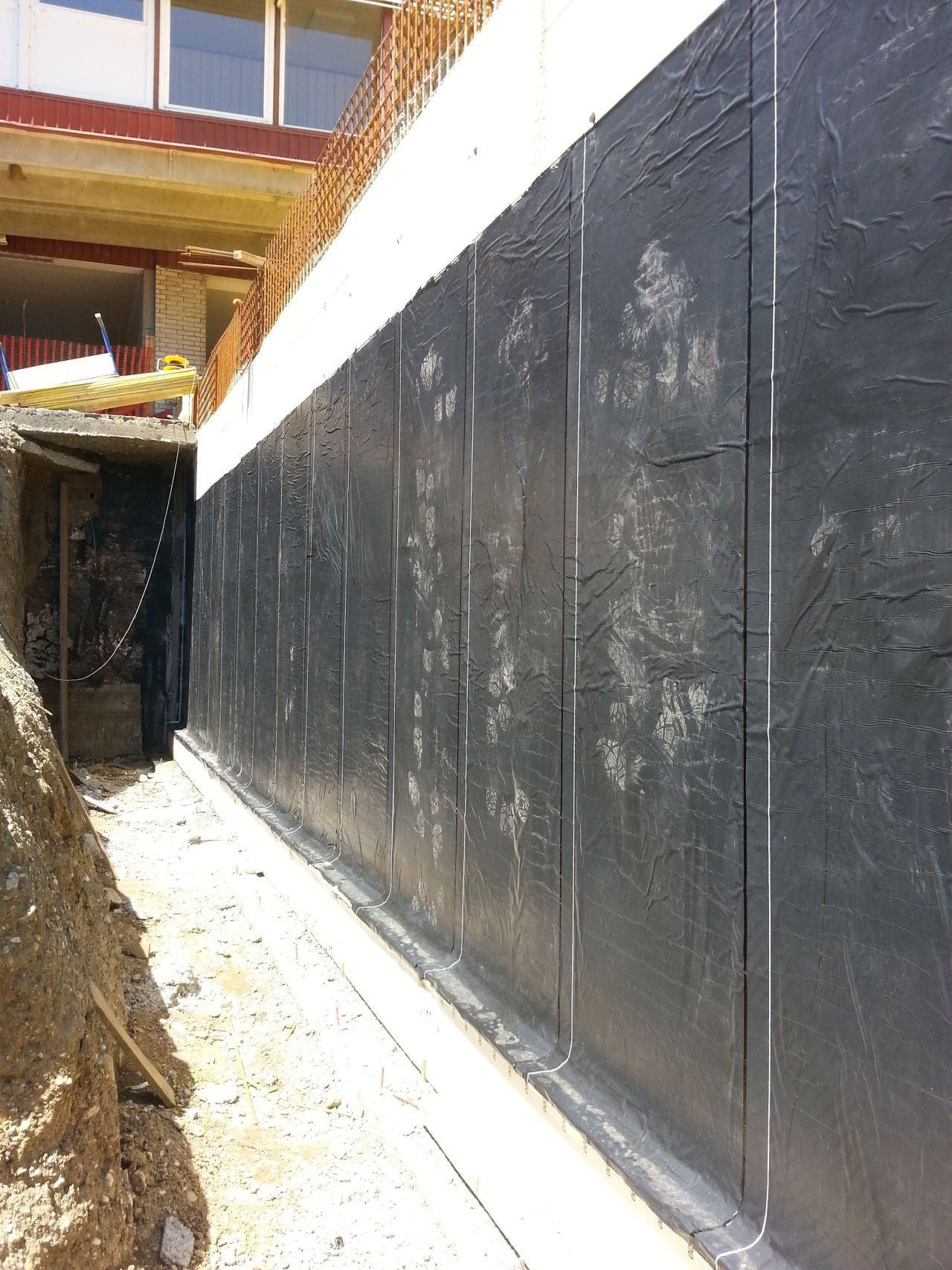 samolepilne-bitumen-folije-klet-od.zunaj