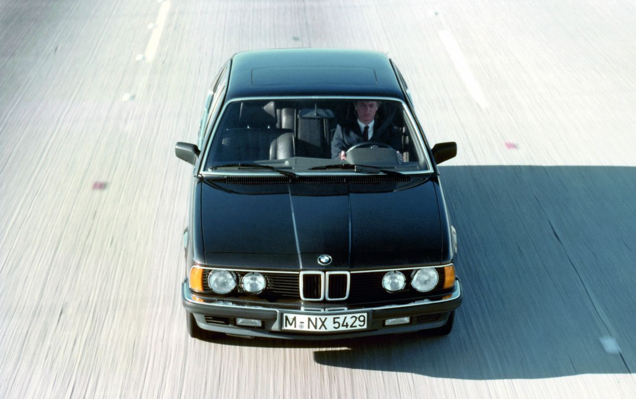 The adhesive Sikaflex was used for the windscreen of the BMW 7 series of the late 80's