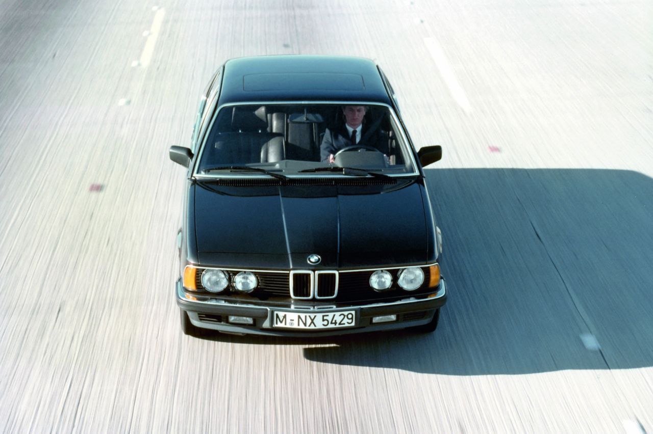 The adhesive Sikaflex was used for the windscreen of the BMW 7 series of the late 80's