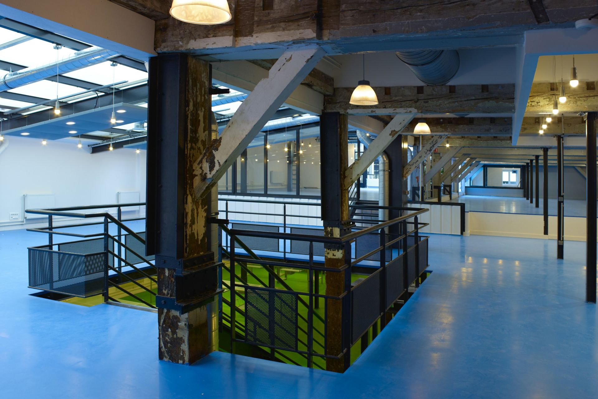 巴黎27号企业孵化器楼层