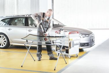 汽车售后市场自动玻璃更换应用，手动枪含有粘合剂