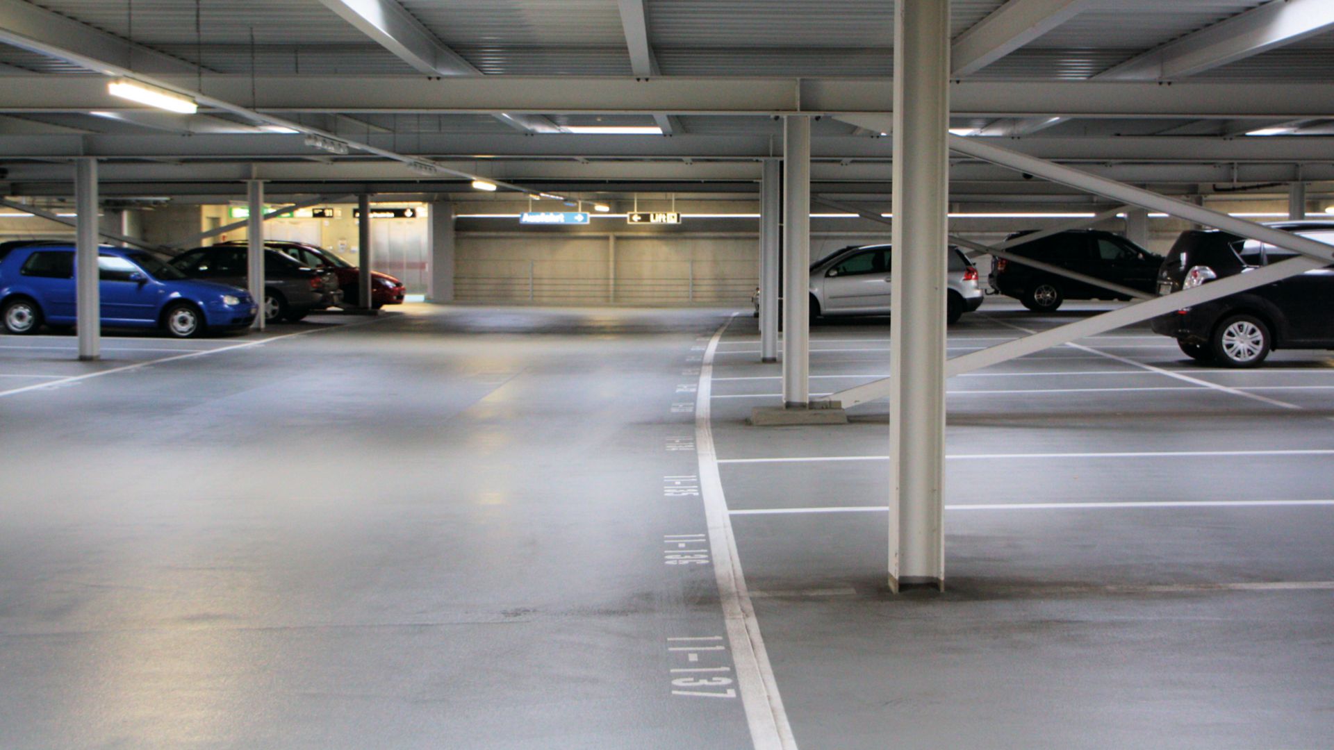 Intermediate deck of a car parking garage