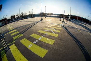 Manufaktura购物中心的停车场系统在波兰