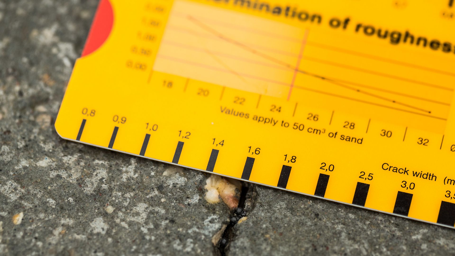 1,6 mm wide crack on the floor of a parking garage