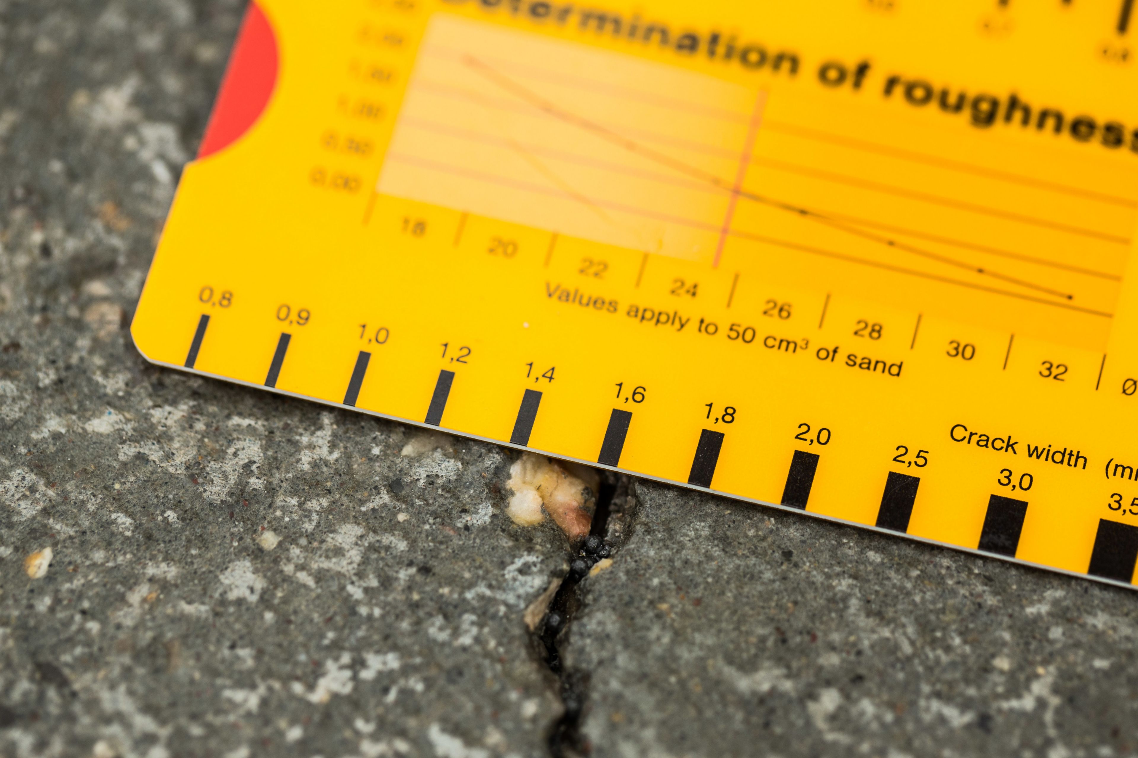1,6 mm wide crack on the floor of a parking garage