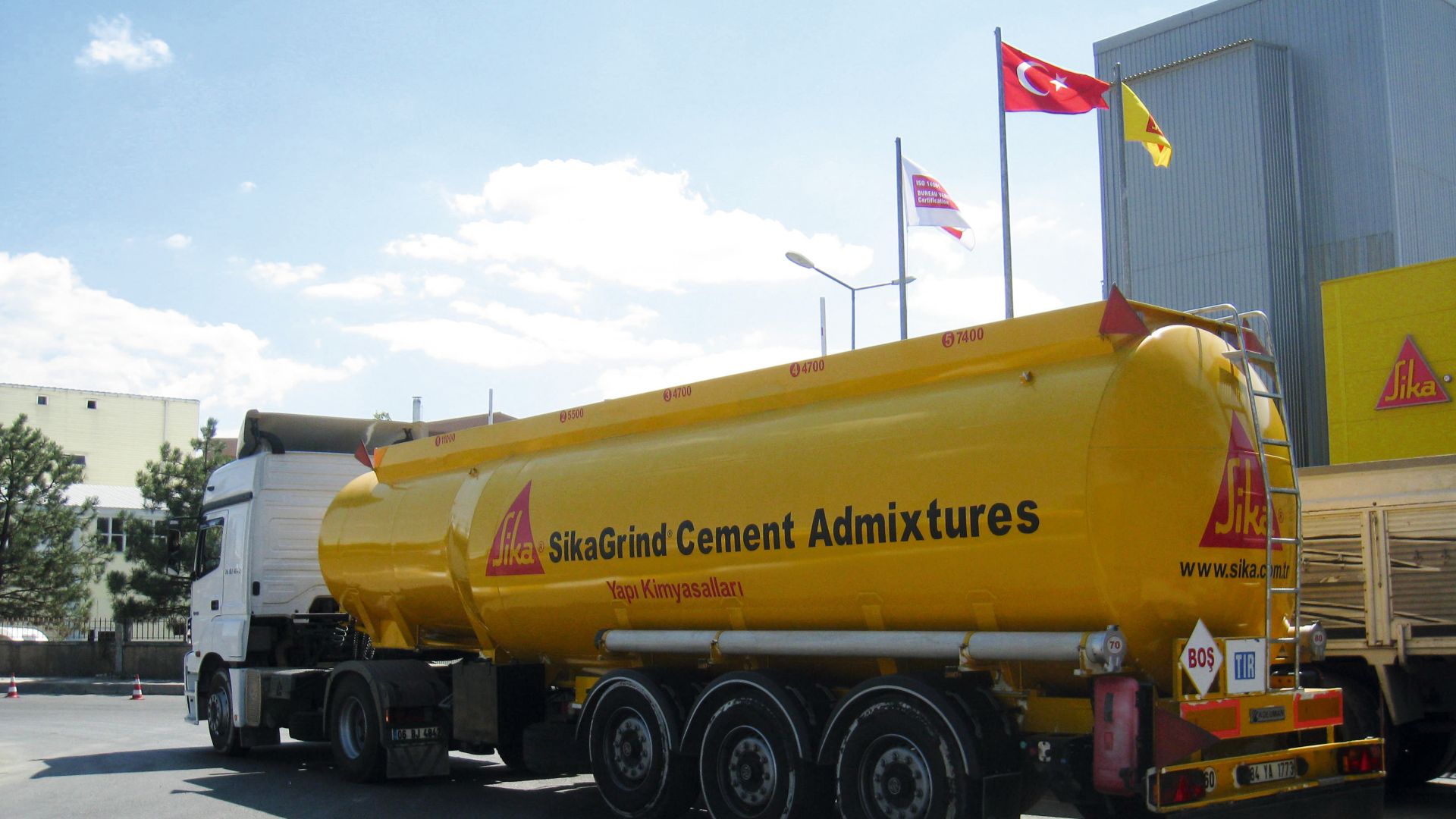 Cistern for SikaGrind cement additives transportation