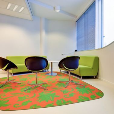 Sika ComfortFloor® white floor in seating area with colorful rug