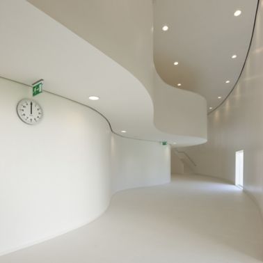 Sika ComfortFloor® white floor in architectural design lobby with curved wall