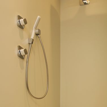 Sika ComfortFloor® beige floor in shower in modern bathroom