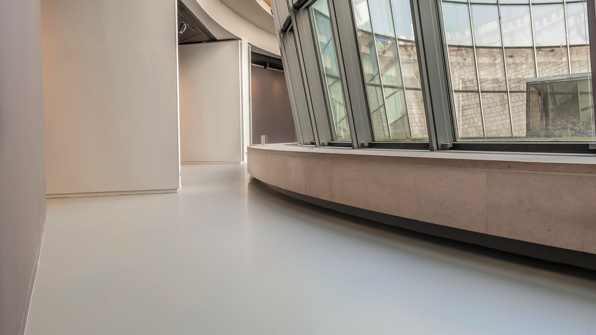 Sika ComfortFloor® grey floor in Fine Arts Museum lobby