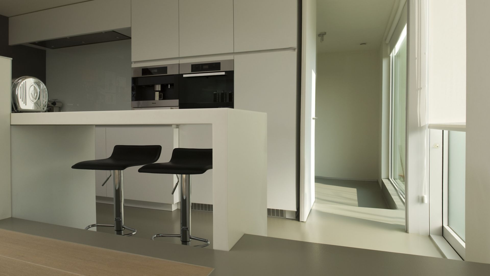 Sika ComfortFloor® grey floor in modern home kitchen with island