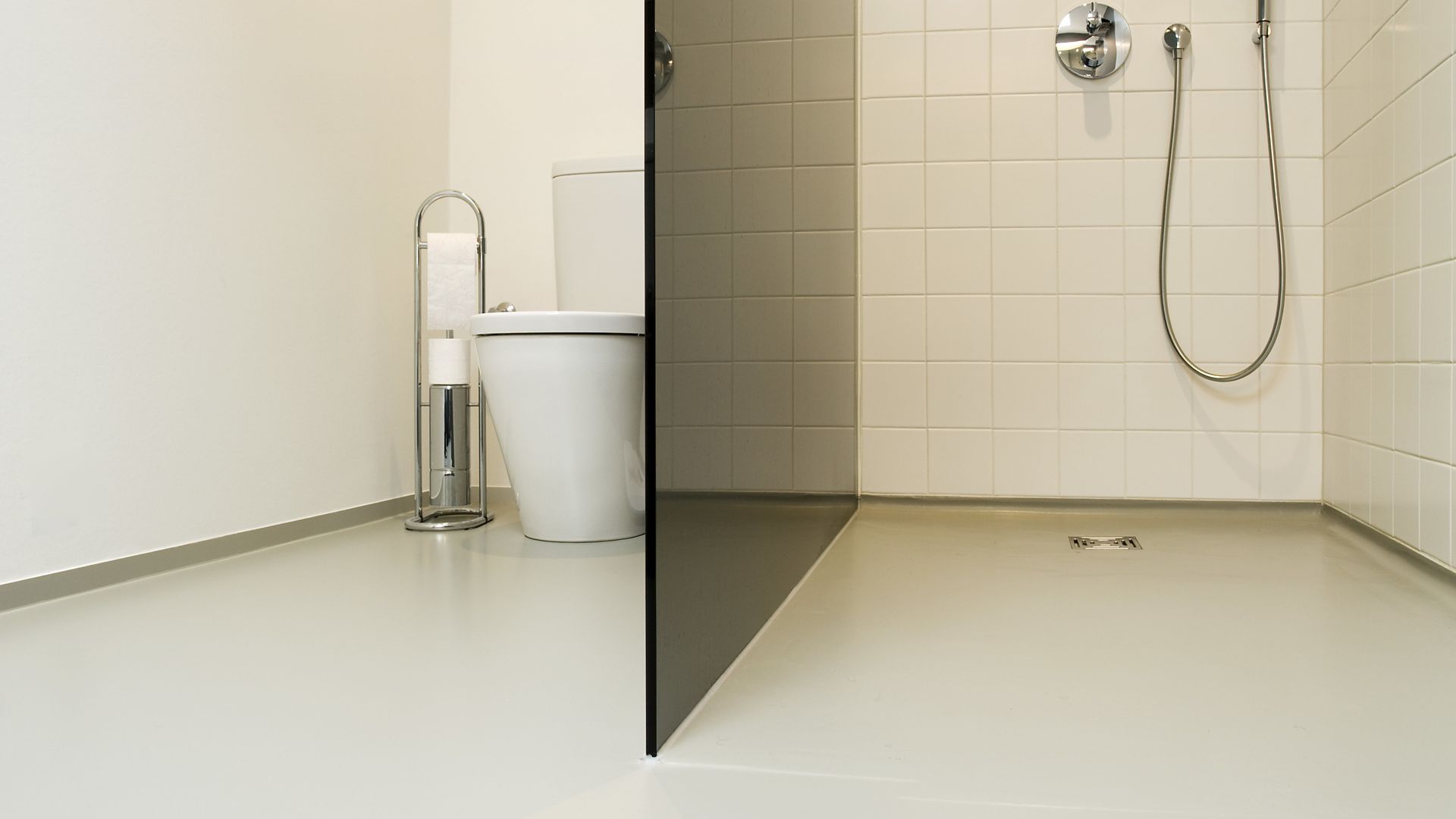 Sika ComfortFloor® grey floor in modern bathroom shower toilet