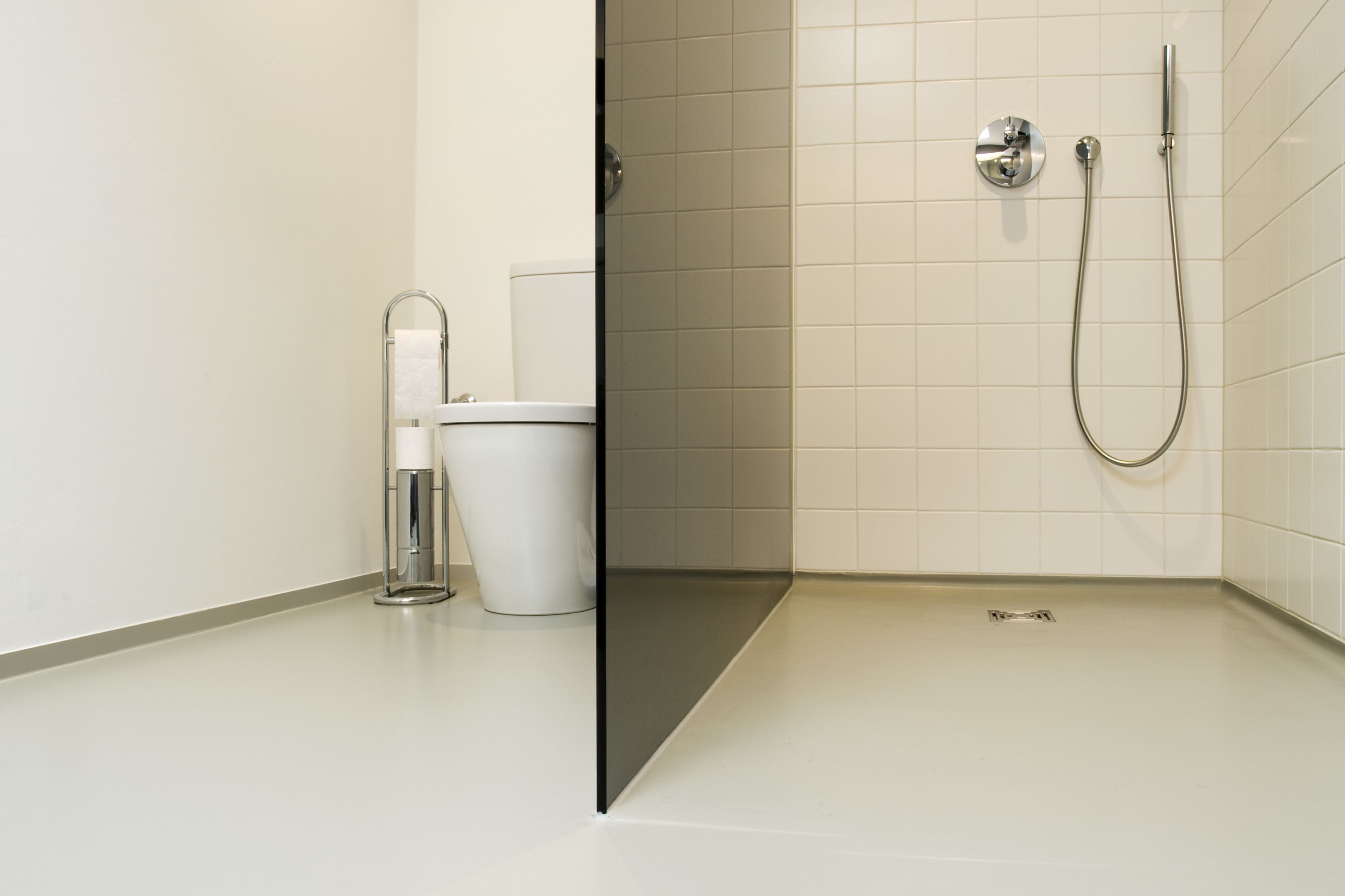 Sika ComfortFloor® grey floor in modern bathroom shower toilet