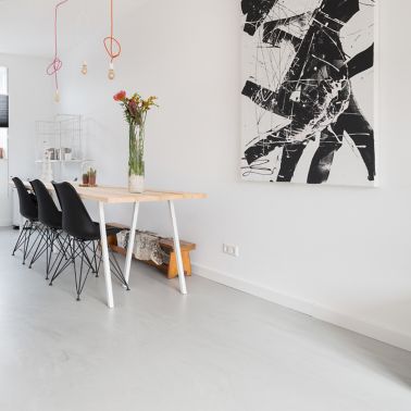 Sika ComfortFloor® grey floor in kitchen and dining room
