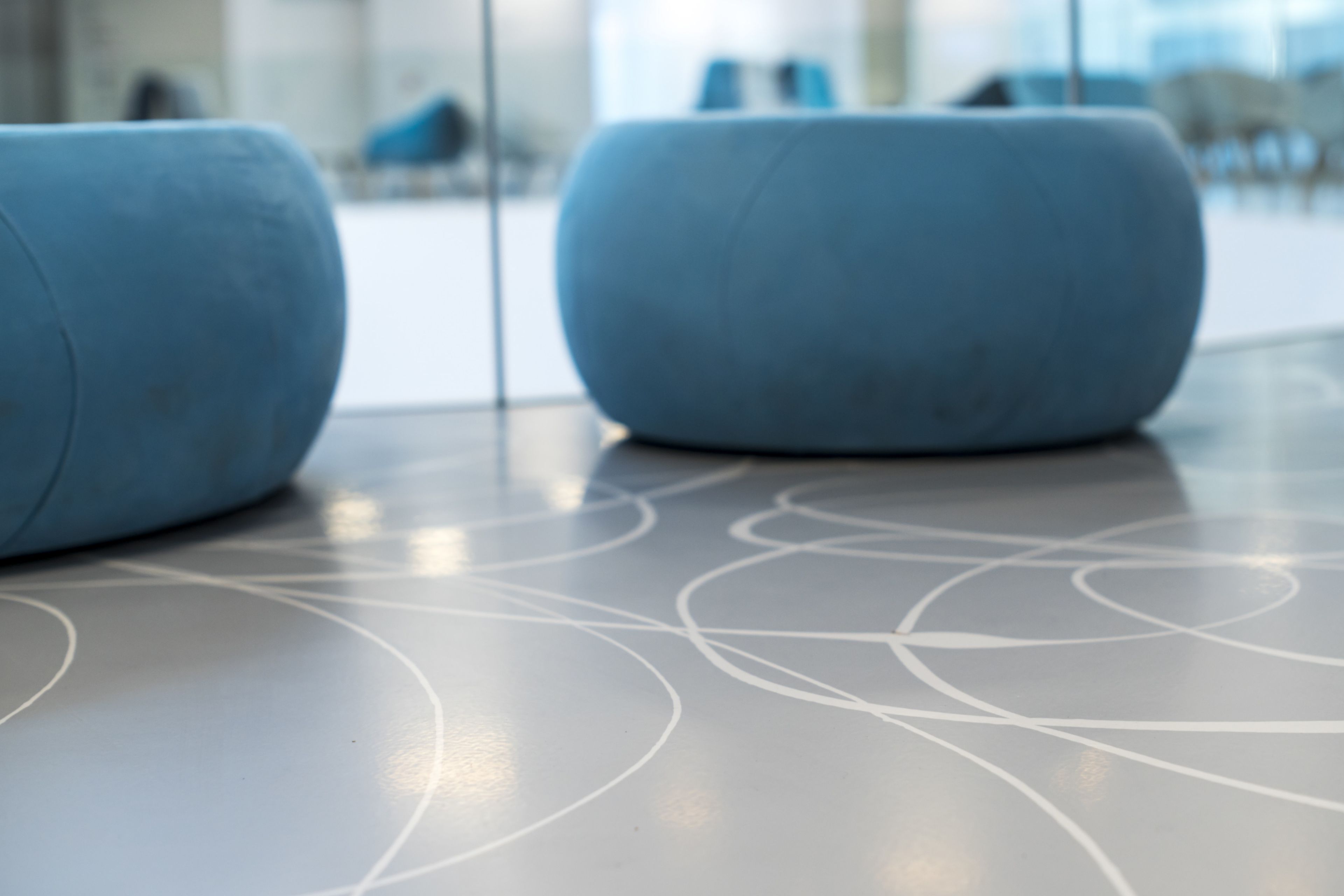 Sika ComfortFloor® grey floor with white line design pattern at Medicus Medical Center in Wroclaw, Poland