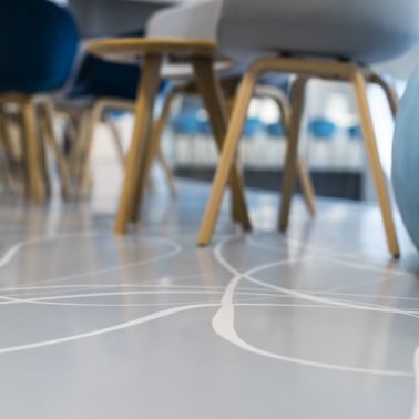 Sika ComfortFloor® grey floor with white line design pattern at Medicus Medical Center in Wroclaw, Poland