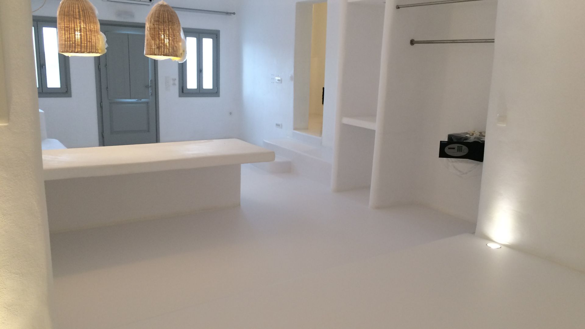 Sika ComfortFloor® white floor in Greek hotel room 