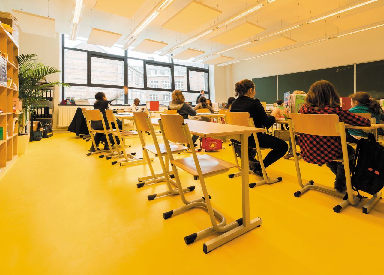 Sika ComfortFloor® yellow floor at school classroom with kids