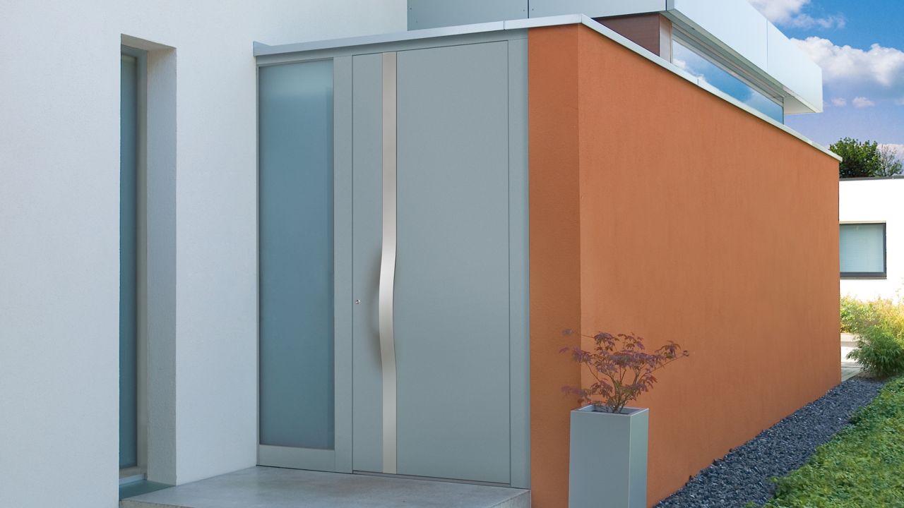 Porte laminée d’une entrace de maison avec des panneaux composites de porte