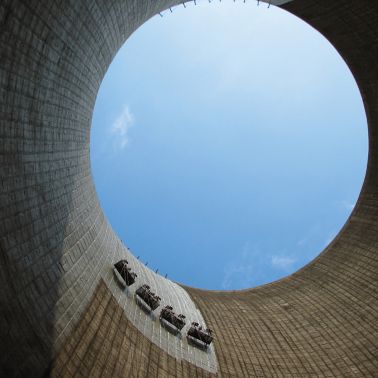 在冷却塔里面的混凝土修理与锡卡单口修复灰泥