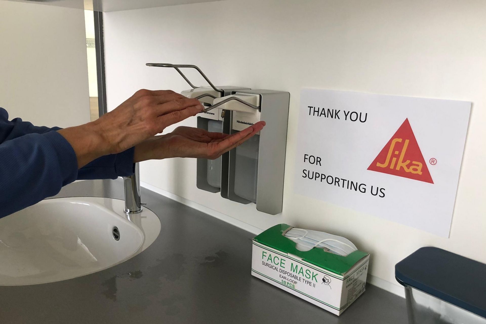 科尼兹医生办公室的洗手液