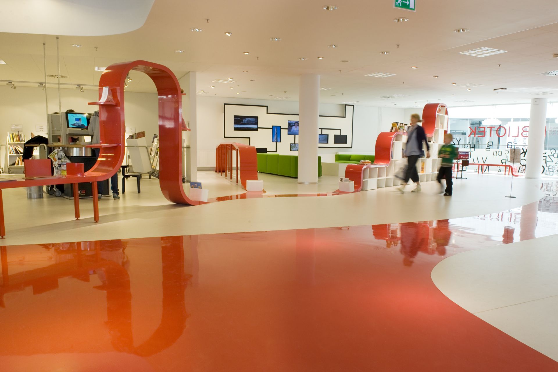 Colorful orange and white decorative floor made with Sika ComfortFloor system in Hjorring Library in Denmark