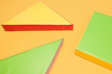 英国默西塞德郡Stick 'n' Step慈善学校的教室地板