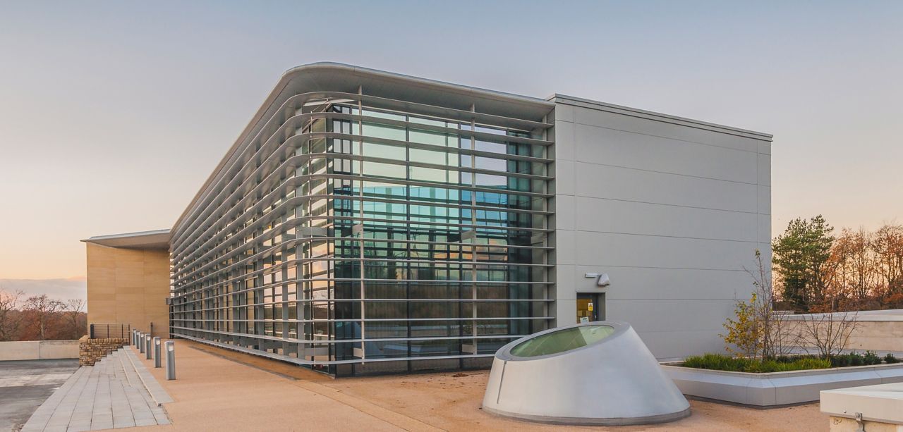 建筑物已用三明治面板元素建造